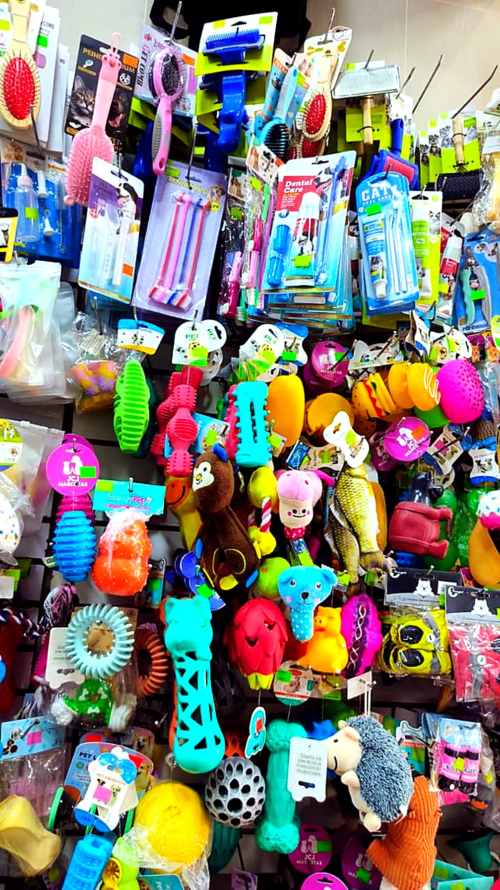 Cepillos, cuidado dental y juguetes de higiene en Tecnopets